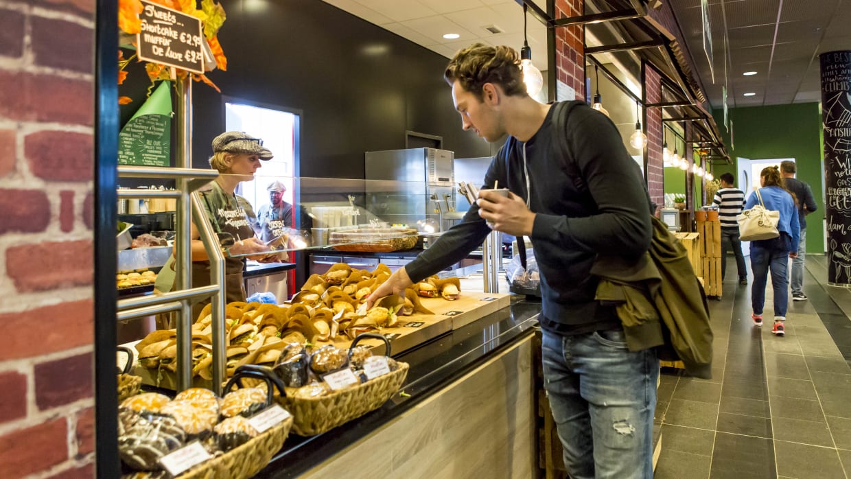 Nog steeds vlees in UvA-kantines, al eet meerderheid inmiddels plantaardig